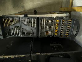 Werkzeugkoffer mit Bohrer und Bits Set 100+ Teile gebraucht