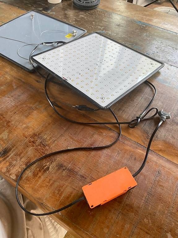 Lampen: 2x LED Pflanzenlampen – Gebraucht aus Gutenswil von Benist89