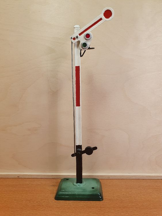 Märklin 70393 Form-Hauptsignal Mit Grauem Schmalmast – Spur H0, Hp 0/Hp 1, Rot/Grün-Wechsel, Digital Schaltbar – Für Sammler Ab 15 Jahren