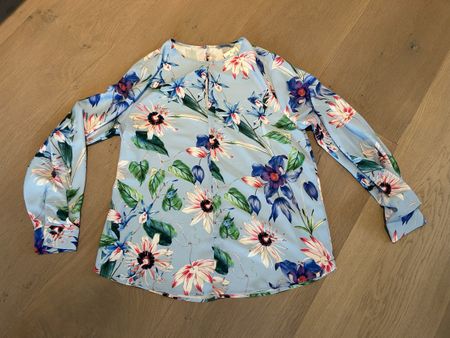 Shirt Bluse langarm NEU Gr. 38 H&M hellblau Blumen