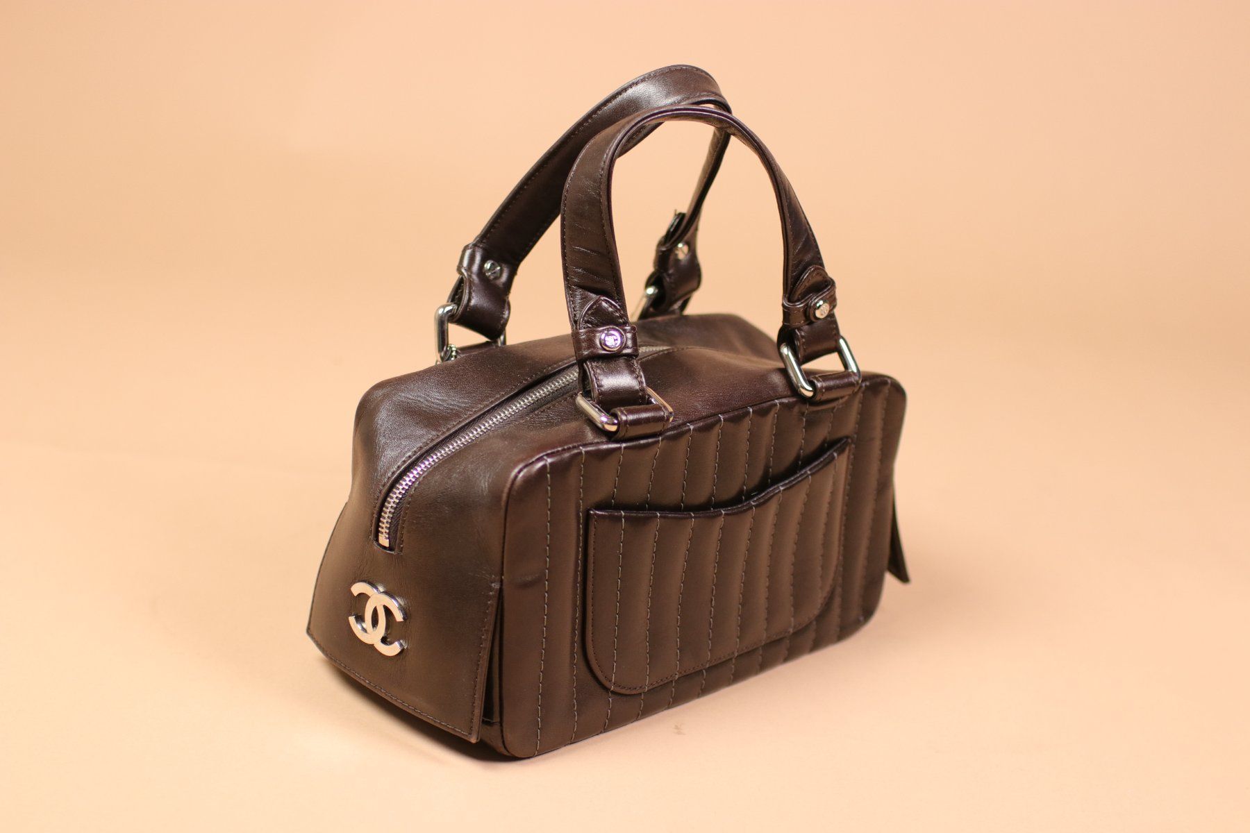 Chanel Borse da donna: RARE 2005 CHANEL Brown Leather Bowling Small handbag – Usato da Hombrechtikon venduto da BAZ-Vintage 2