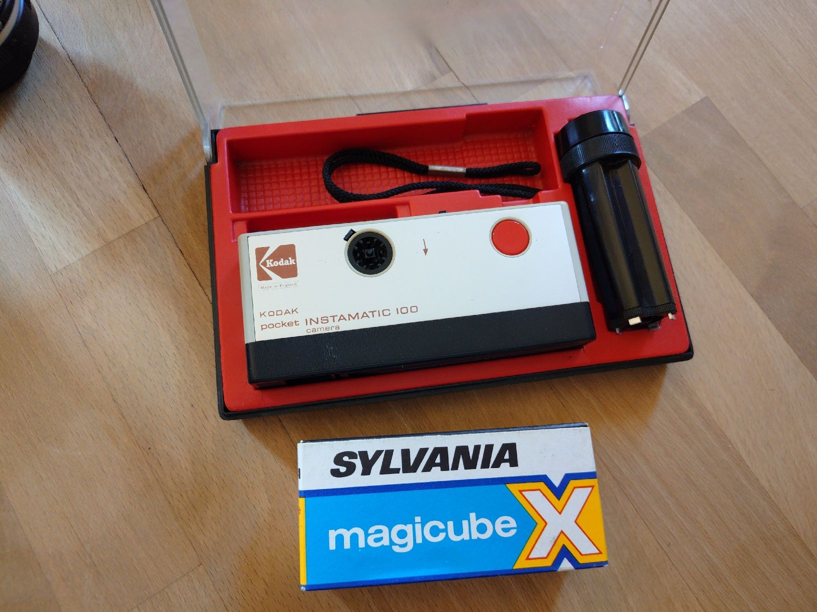 Kodak Fotocamera: Kodak Pocket Instamatic 100 Kamera mit Magicube X – Difettoso da Rüti b. Büren venduto da lin_r7j5
