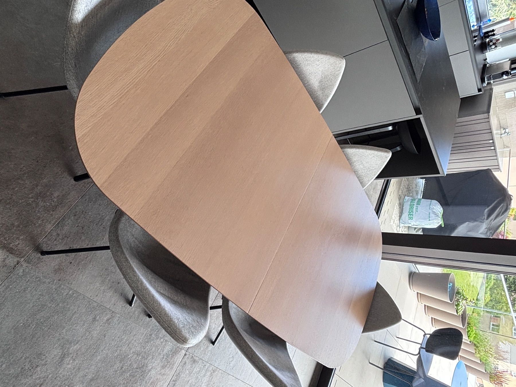 Set di tavolo e panche: Tables et chaises Bo Concept – Usato da La Conversion venduto da swissguys 2