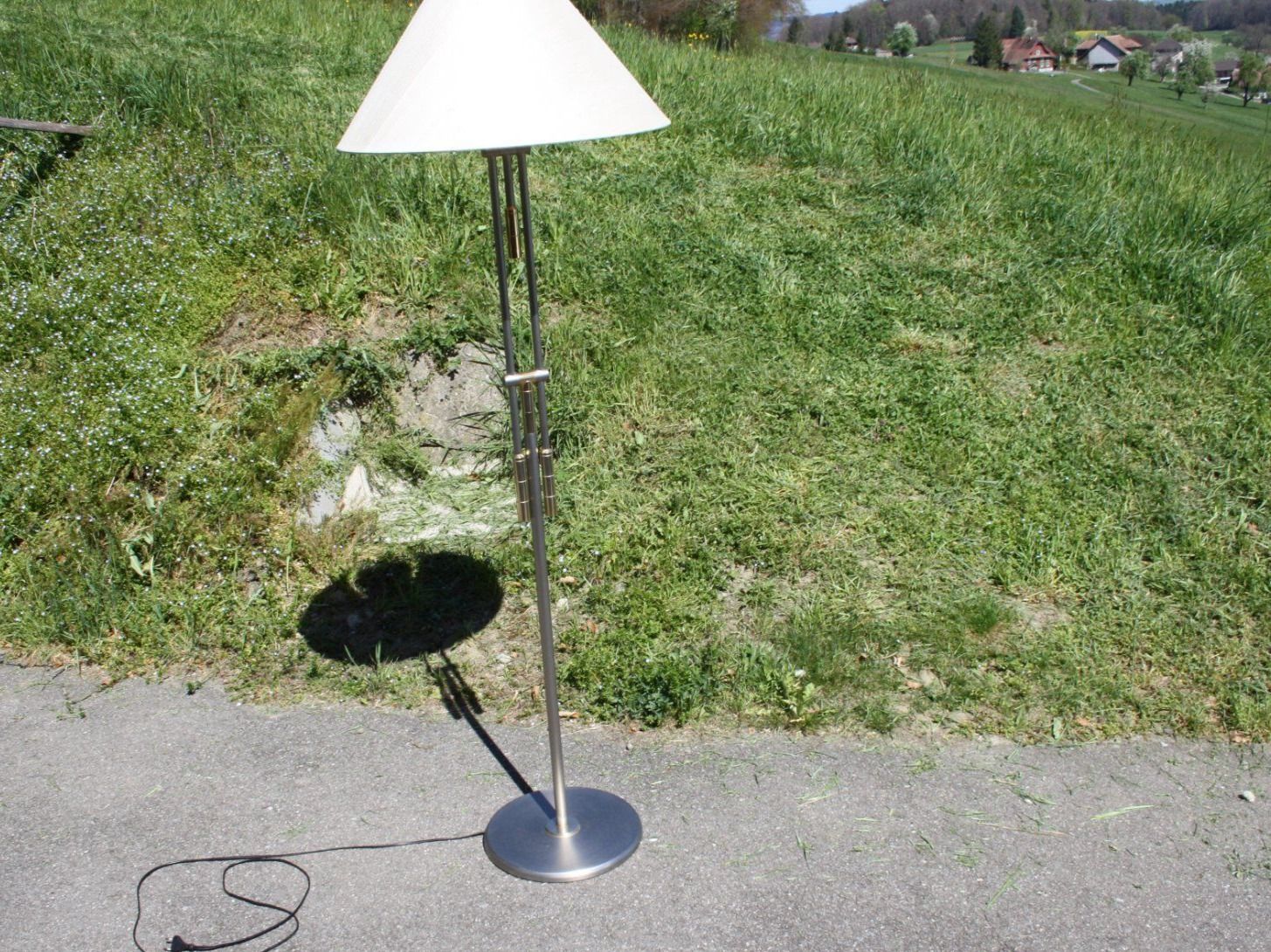 Lampade: STEHLAMPE LAMPE STEHLEUCHTE – Usato da Wauwil venduto da Pneuedy 2