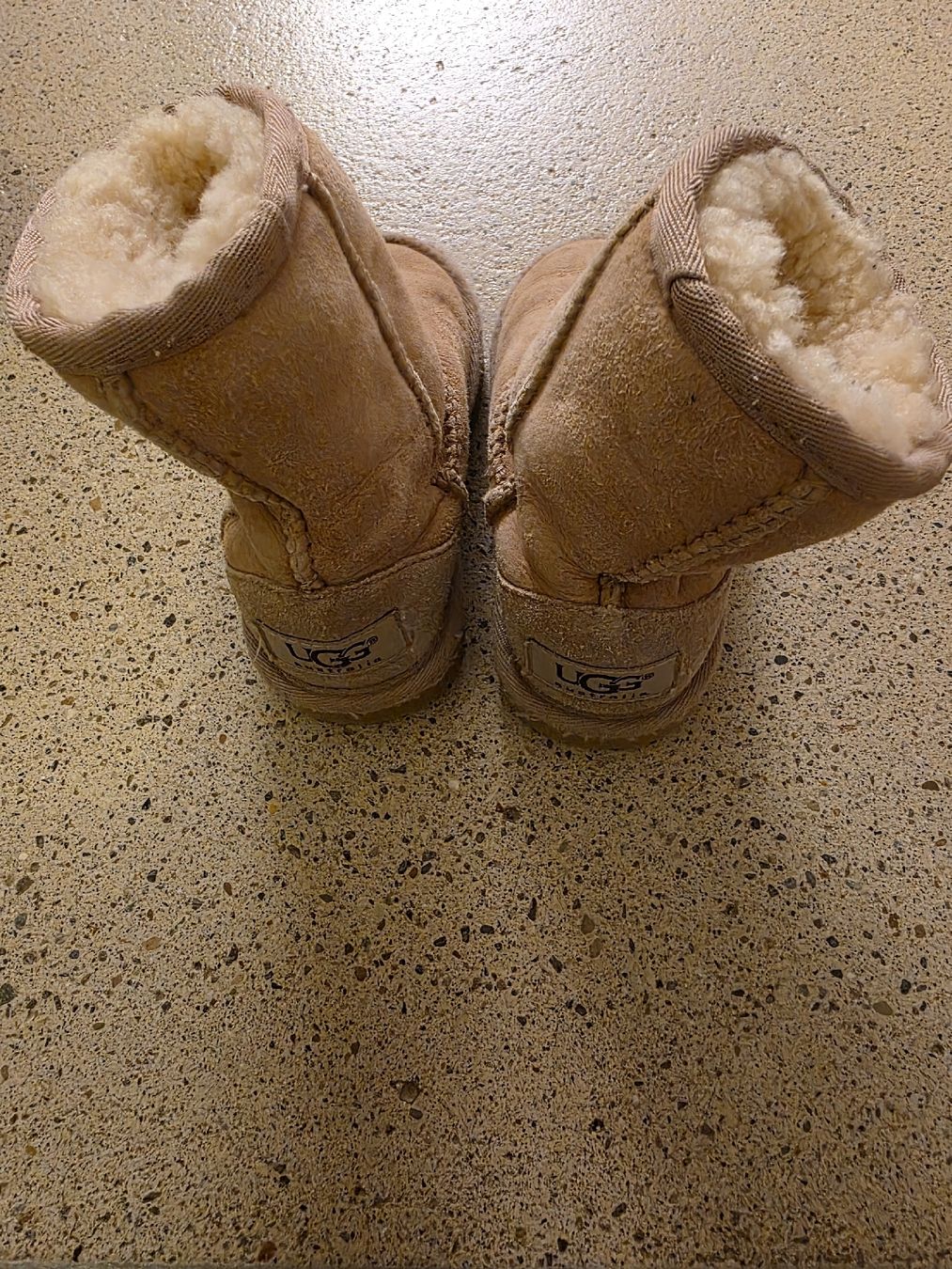 Ugg Herrenschuhe: UGG Winterstiefel Grösse 23.5 – Gebraucht aus Zürich von Allek 1