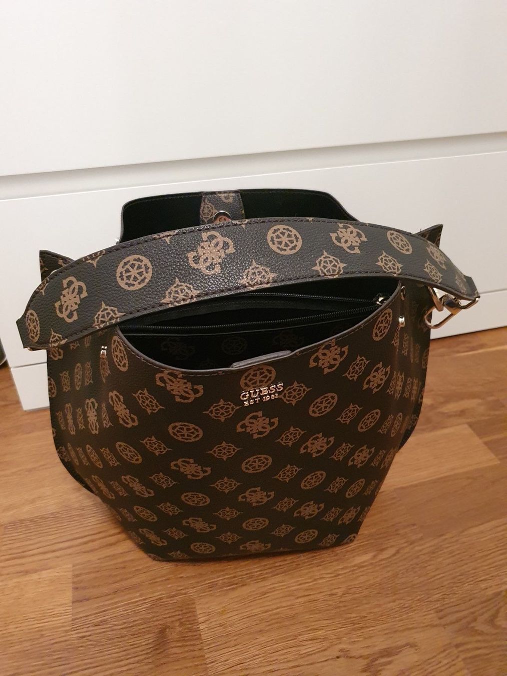 Guess Borse da donna: Guess Handtasche – Nuovo (secondo la descrizione) da Willisau venduto da dah_z8tf 3