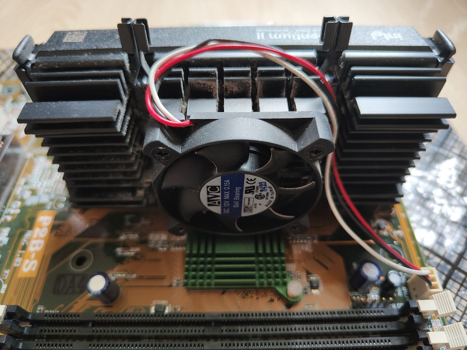 Asus Schede madri: Seltene ASUS P2B-S Mainboard, inkl. CPU – Usato da Romanshorn venduto da katoomba11 1