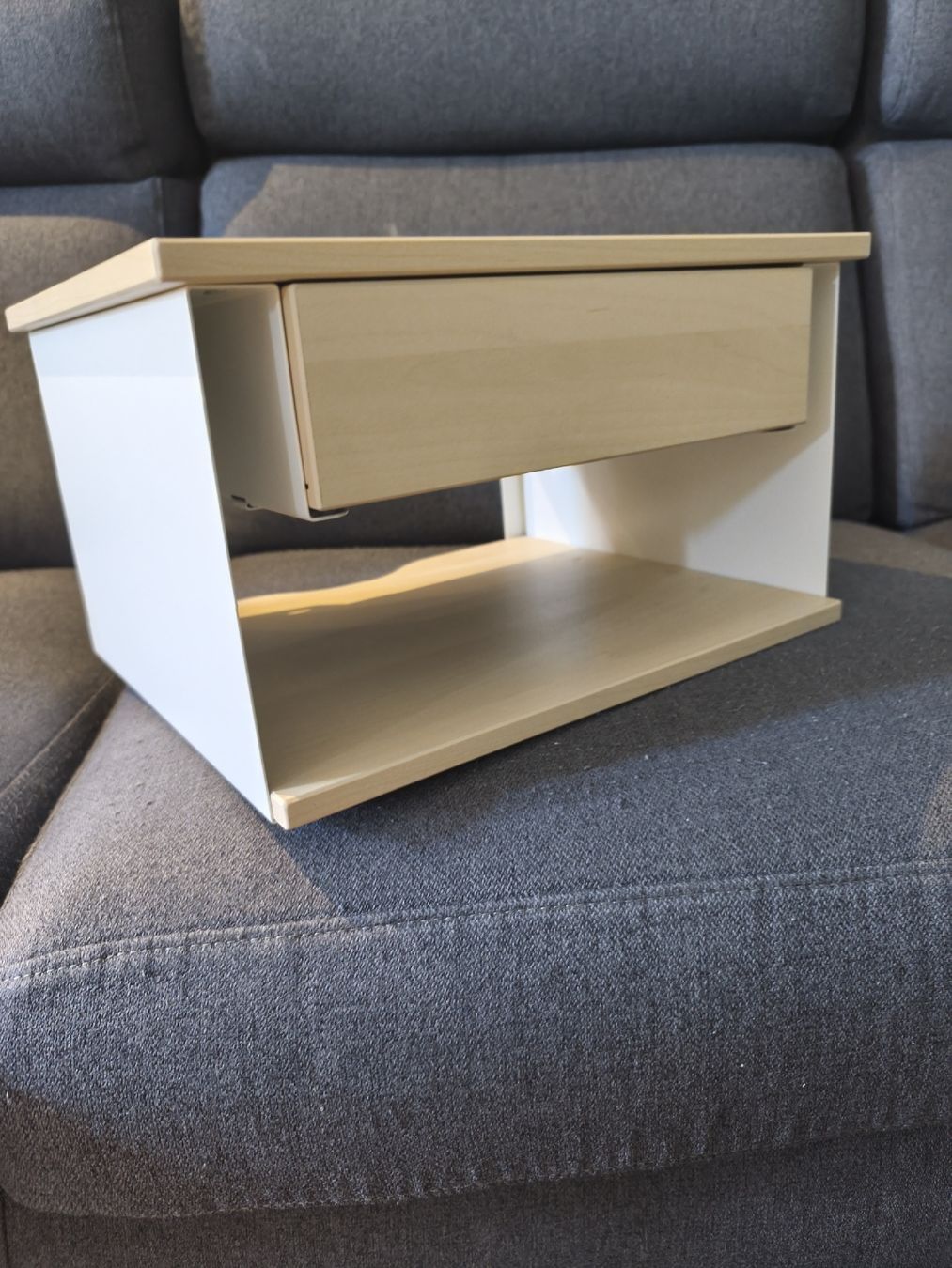 Ikea Tables de nuit: table de chevet à fixer au mur ikea – D'occasion à Orbe par don_ym8h