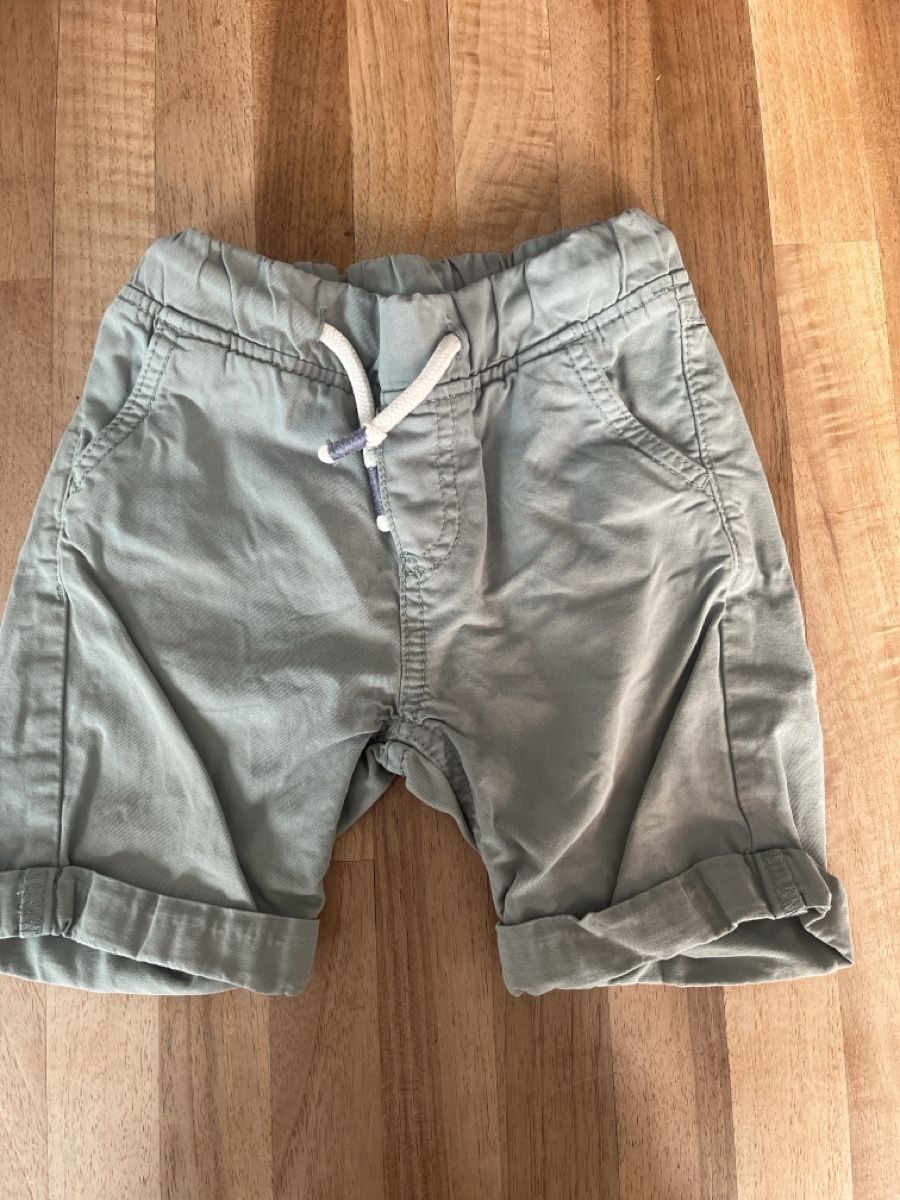 Vertbaudet Pantalons: Vertbaudet Shorts Grösse 3 Jahre – D'occasion à Basel par HugChristine