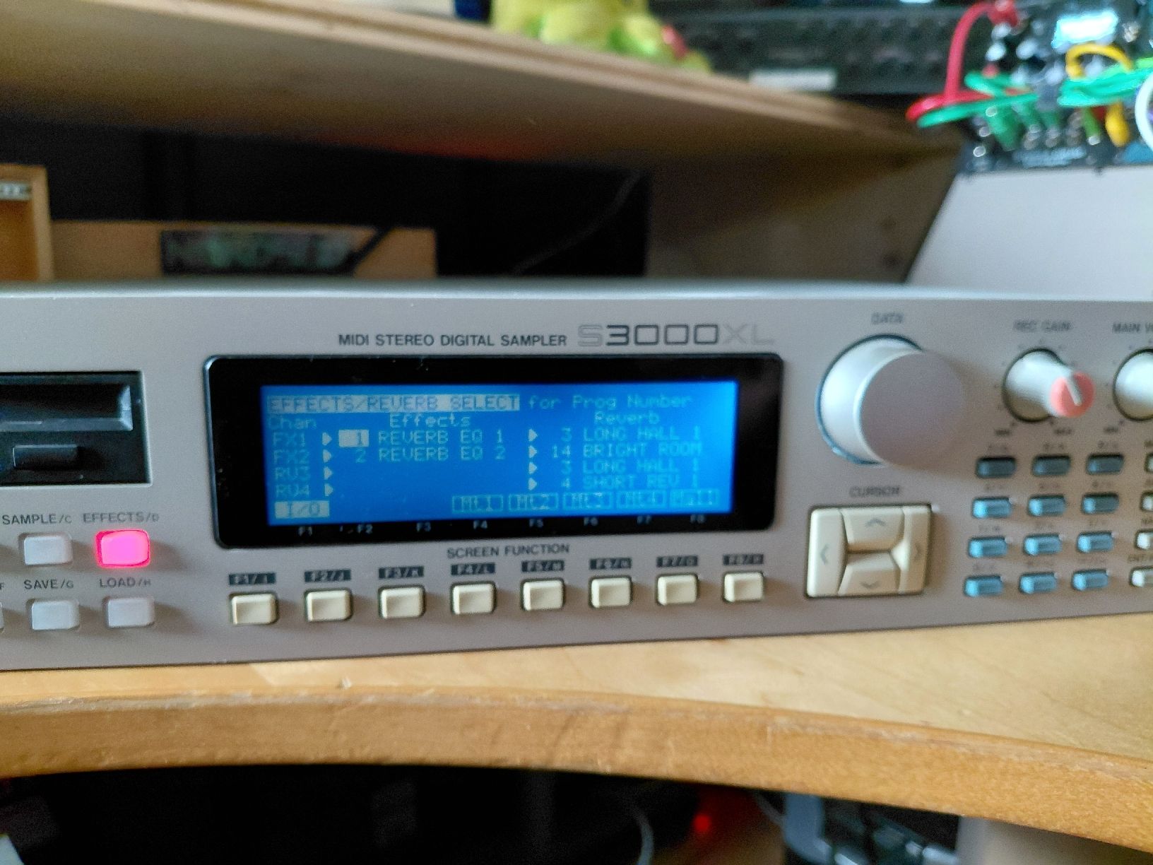 Akai Strumenti musicali: Akai S3000XL mit Filter Karte – Usato da Thayngen venduto da chremi 1