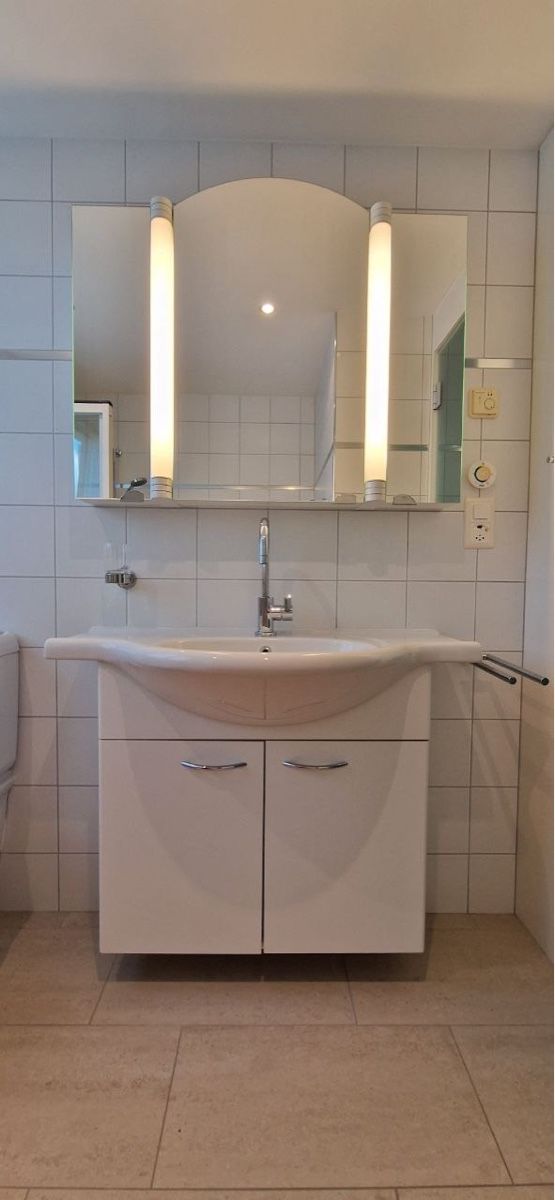 Badezimmermöbel: Badezimmerkombination - Hochwertige CH-Möbel – Gebraucht aus Wangen an der Aare von Plemenita