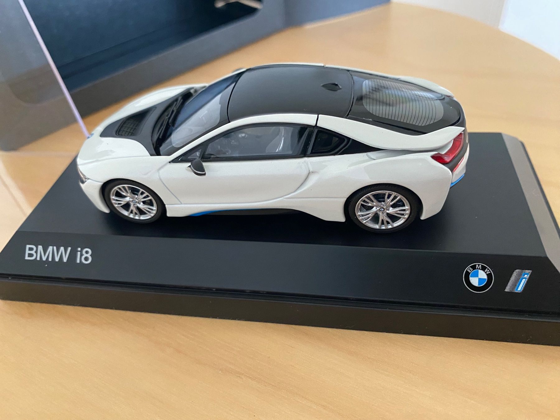 BMW Modellini d'auto: BMW i8 Modellauto 1:43 (Neu!) – Nuovo e nell'imballaggio originale da Unterseen venduto da ice_wc8z 1
