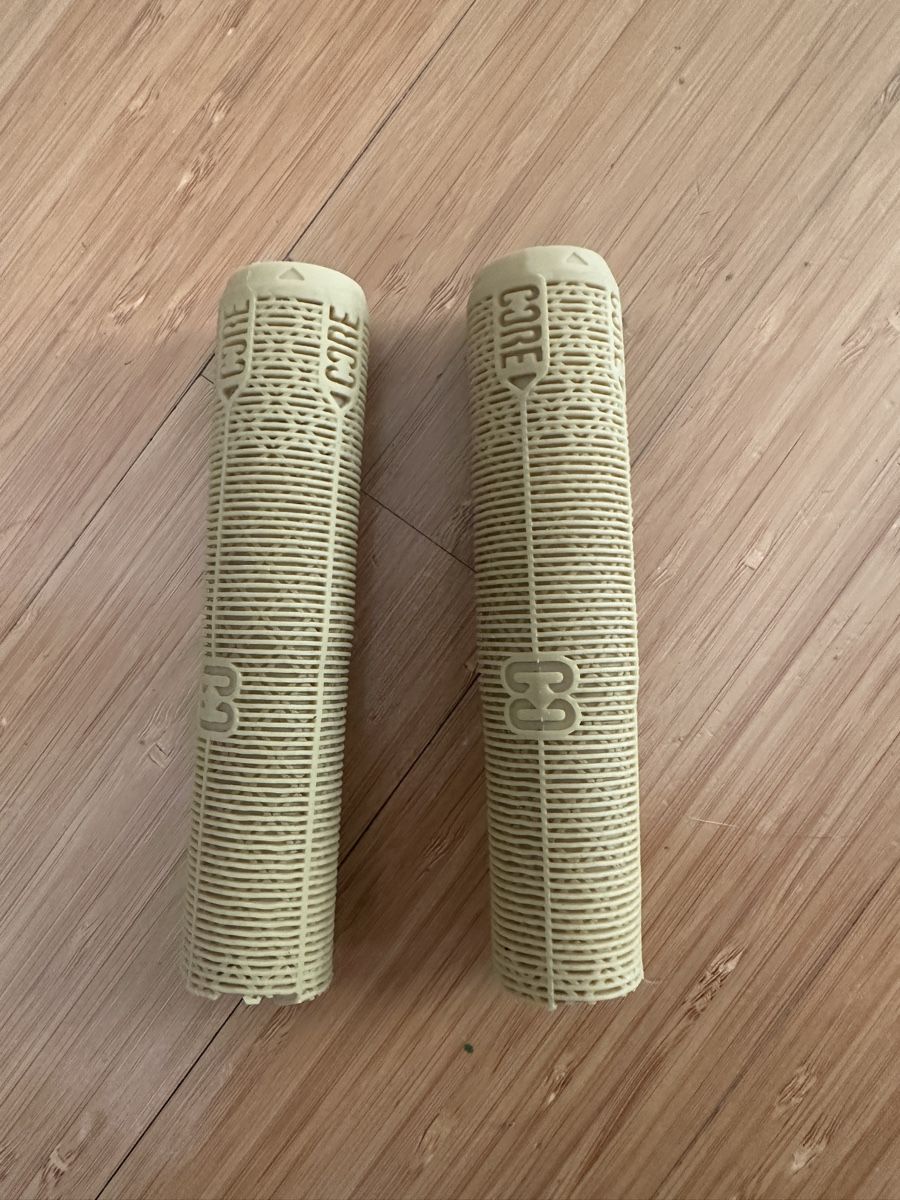 Alle Rollerersatzteile: Scooter Griffe (grips) core – Neu (gemäss Beschreibung) aus adliswil von iri_8fjv