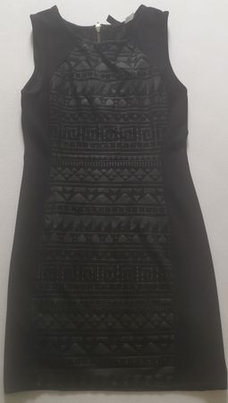 Robe noire élégante motifs géométriques
