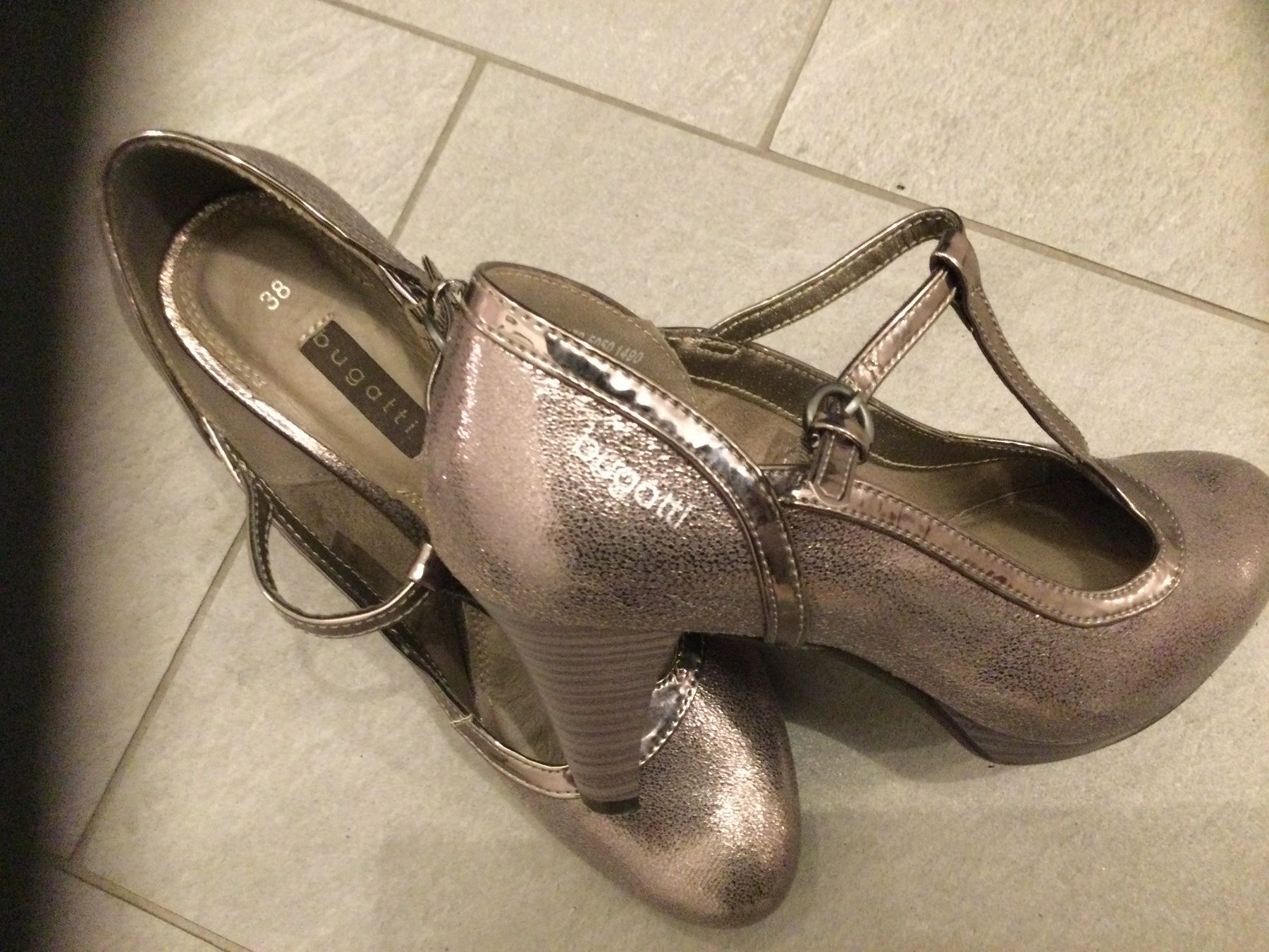 Bugatti Damenschuhe: Neuwertige Bugatti Damen Pumps – Gebraucht aus Bischofszell von spidi72 1