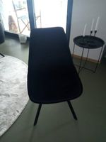 Moderne Essstühle aus schwarzem Velour