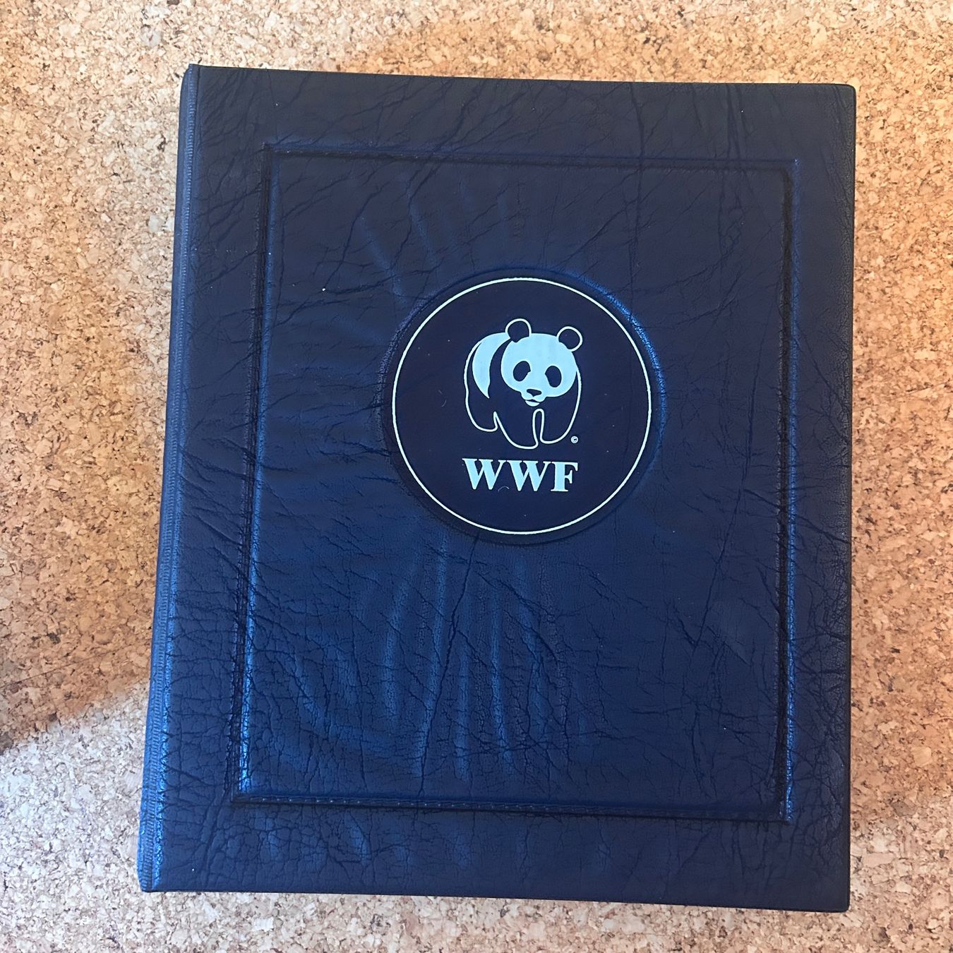 WWF Album: WWF Briefmarkenalbum TIERE – Usato da Laufen venduto da belleskulptur