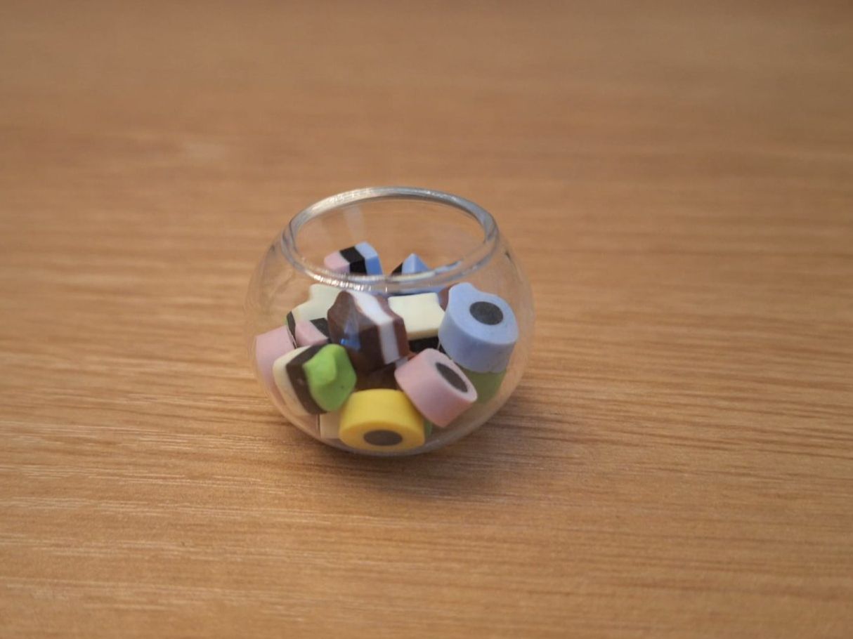 Case e mobili per bambole: Handmade Englische Lakritze Glas – Nuovo (secondo la descrizione) da Zürich venduto da HandmadeTinyFood 2