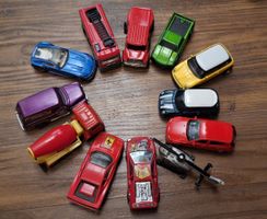 Spielzeugauto Sammlung 12 Fahrzeuge 