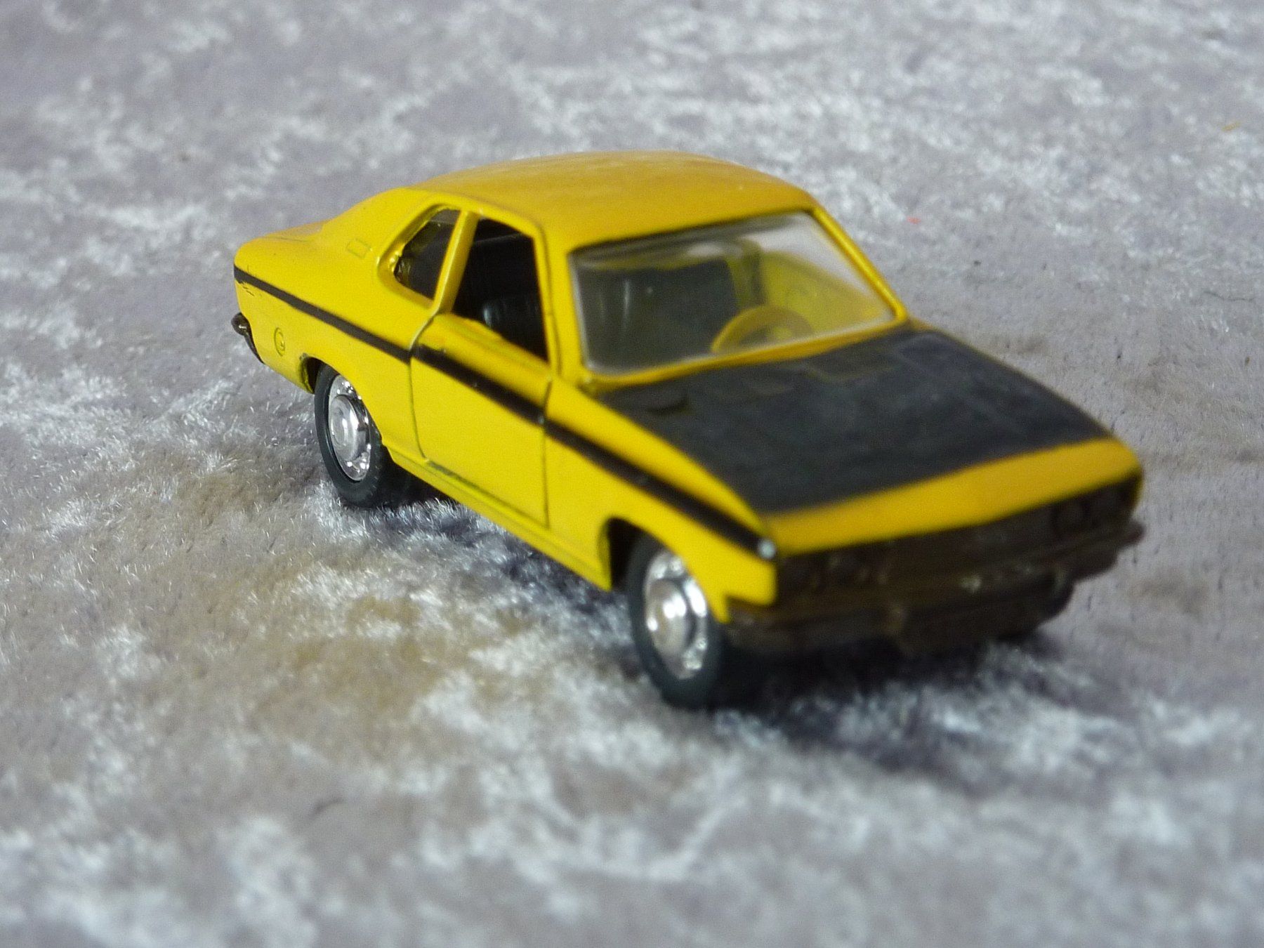 Schuco Modellini d'auto: Opel Manta A SR  1:66 – Usato da Dürrenäsch venduto da Cobra1ch 3