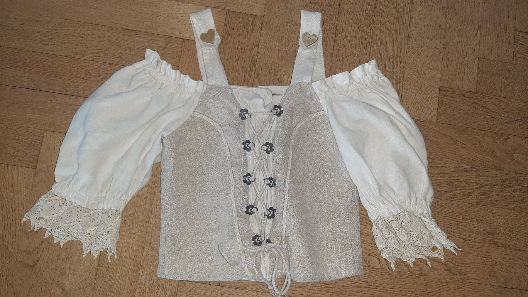 Tops: Dirndlbluse Leinen weiss/beige Grösse 36 – D'occasion à Brütten par spaduk 1