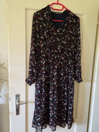 Neues Herbstkleid mit Blumenmuster, Grösse 38/M Top Zustand