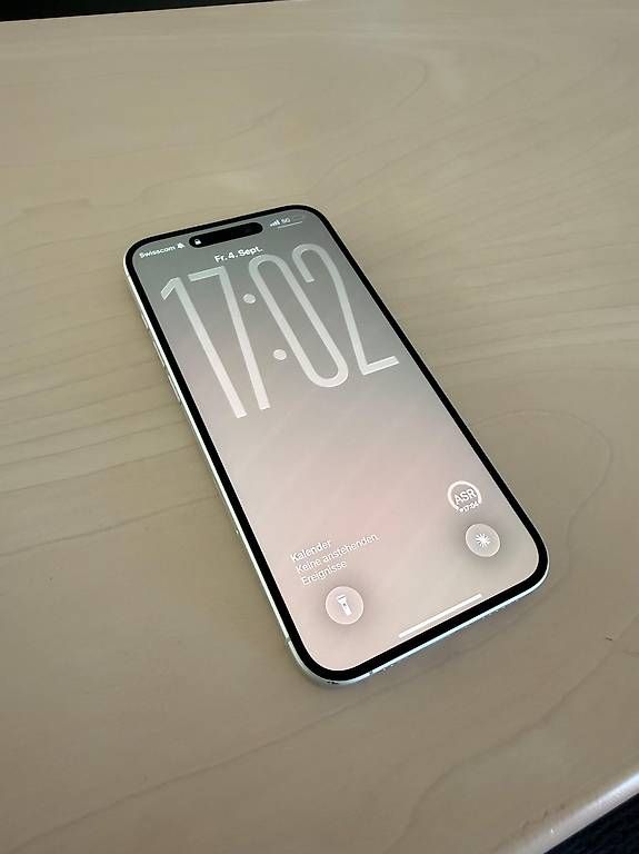 Telefoni cellulari / Smartphones: Apple iPhone 16 Plus 128 GB Weiss – Usato da Gattikon venduto da DarkKnight