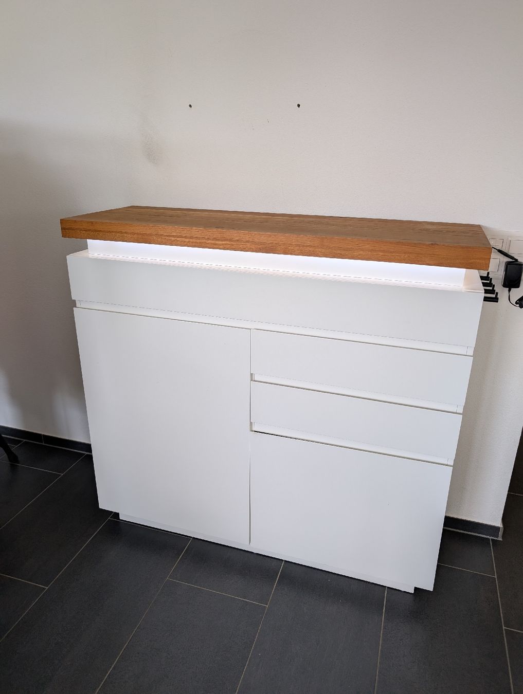 Cassettiere: Sideboard weiss und Echtholz-Abdeckung – Usato da Berg TG venduto da KatRo