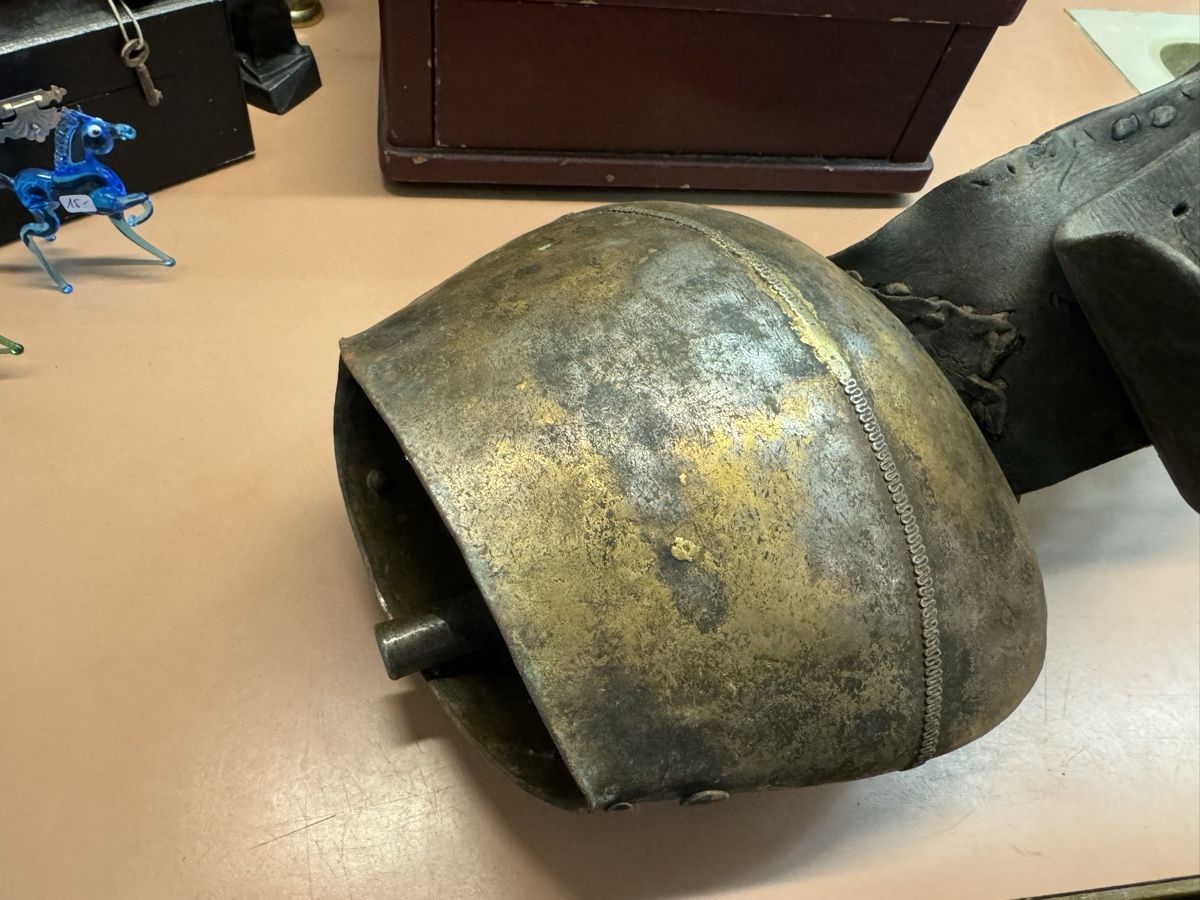 Campanacci mucche: Kranztreichel mit Lederriemen – Usato da Chur venduto da Meriva0 1