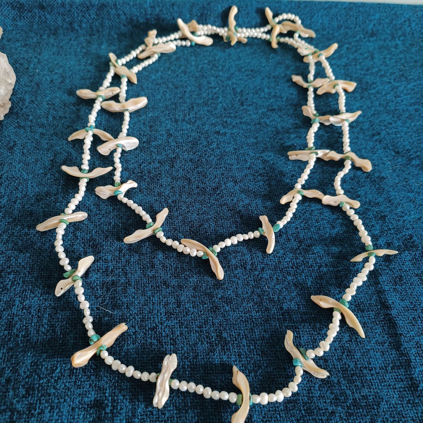 Catenine: Elegante Perlenkette mit Perlmutt und Türkis – Usato da Birr venduto da sen_8djr 3