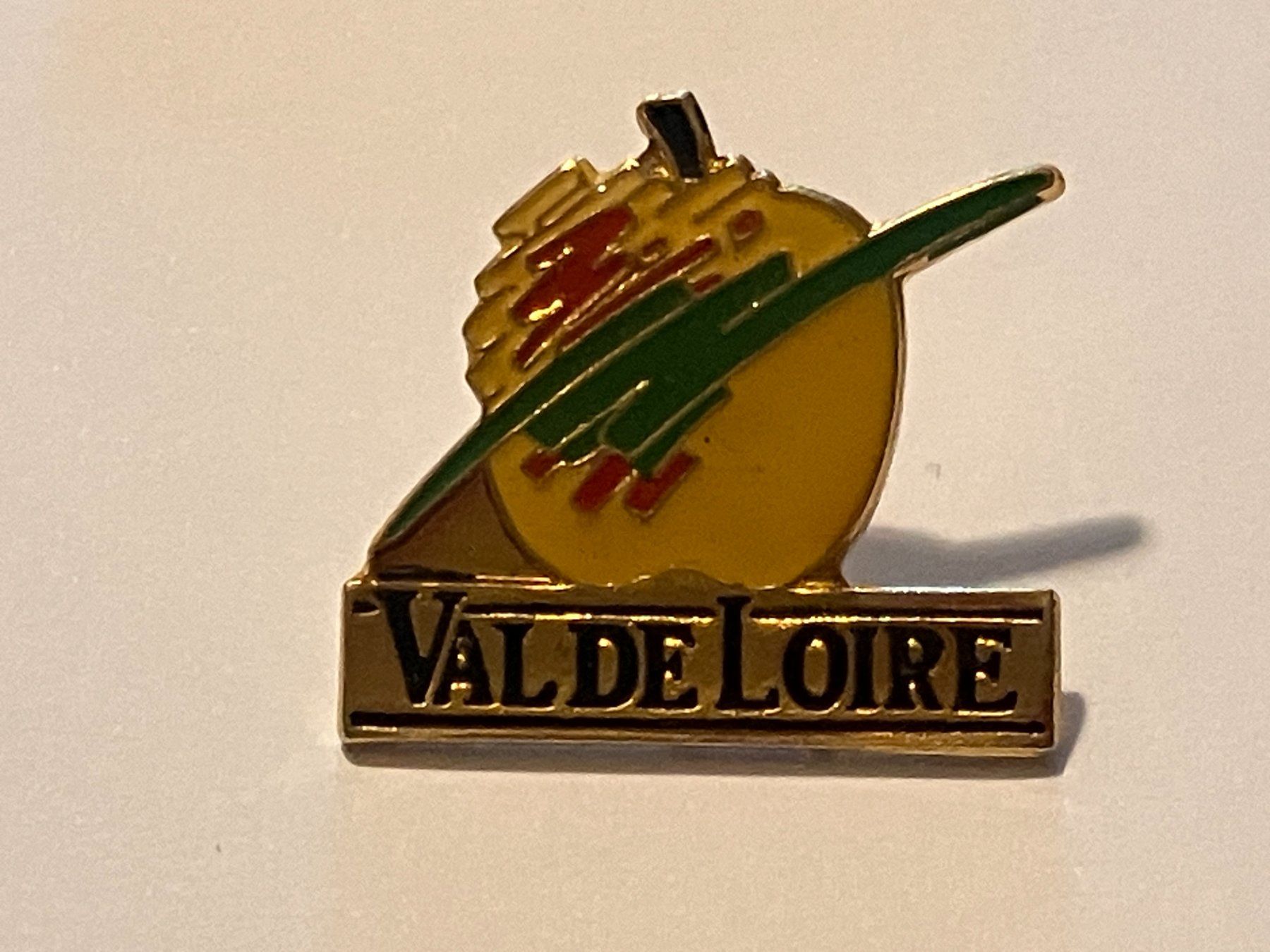 Placchette & Badge: 1 Pin Val de Loire – Usato da Basel venduto da djwwpp