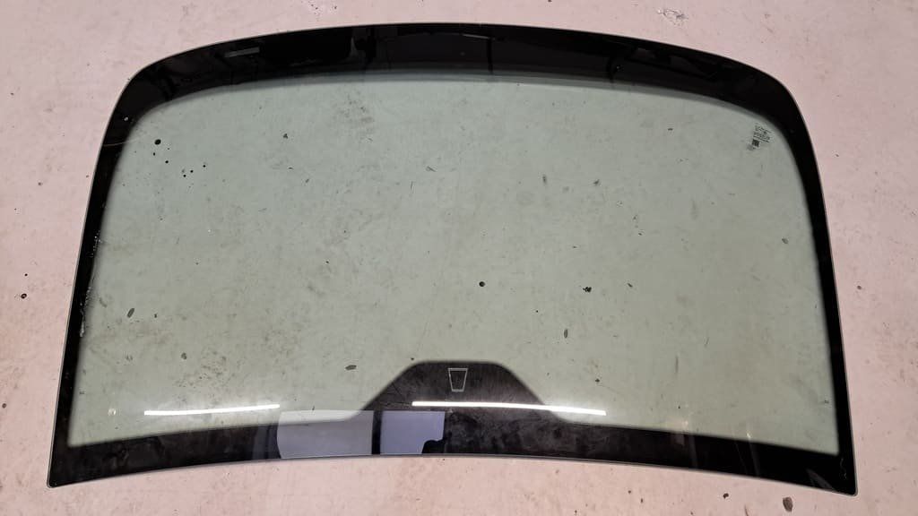 Opel Tutti pezzi di ricambio auto: Frontscheibe Opel Combo 2001-2013 (2202651102) – Usato da Alpnach-Dorf venduto da Hess-Automobile
