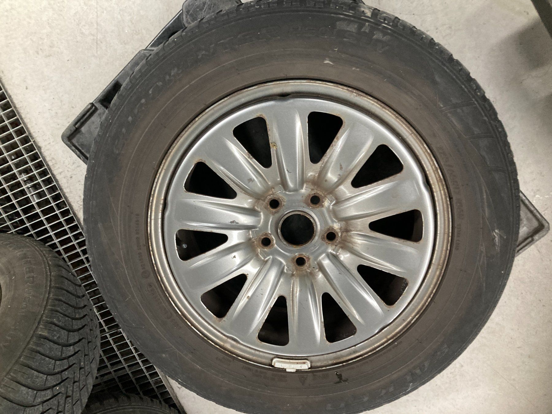 Subaru Pneus & Kompletträder: Subaru Forester Winterräder 225/55R17 – Gebraucht aus Cham von WB2223 4