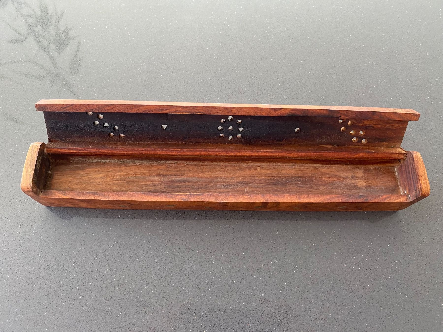 Articoli in legno: Boîte à encens en bois avec décorations dorées – Usato da Sion venduto da pur_m89d 1