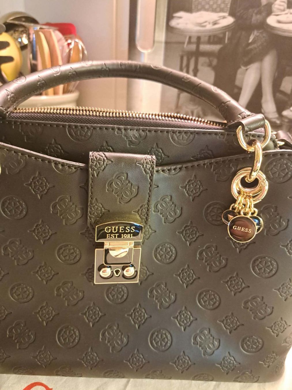 Borse da donna: Guess Handtasche Schwarz/Gold – Usato da Sisseln AG venduto da schenk-figuren 2