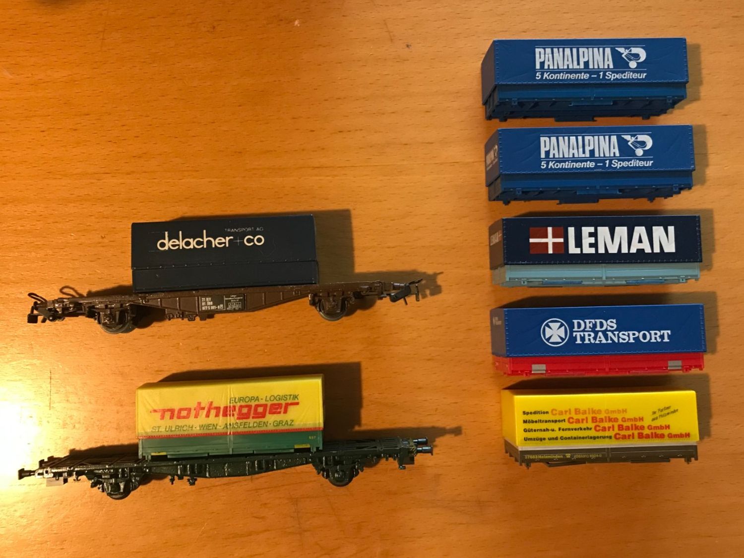 Modellini di ferrovie: 2x ÖBB Container Tragwagen + 7x Pritschen Container – Usato da Luzern venduto da mey_s13