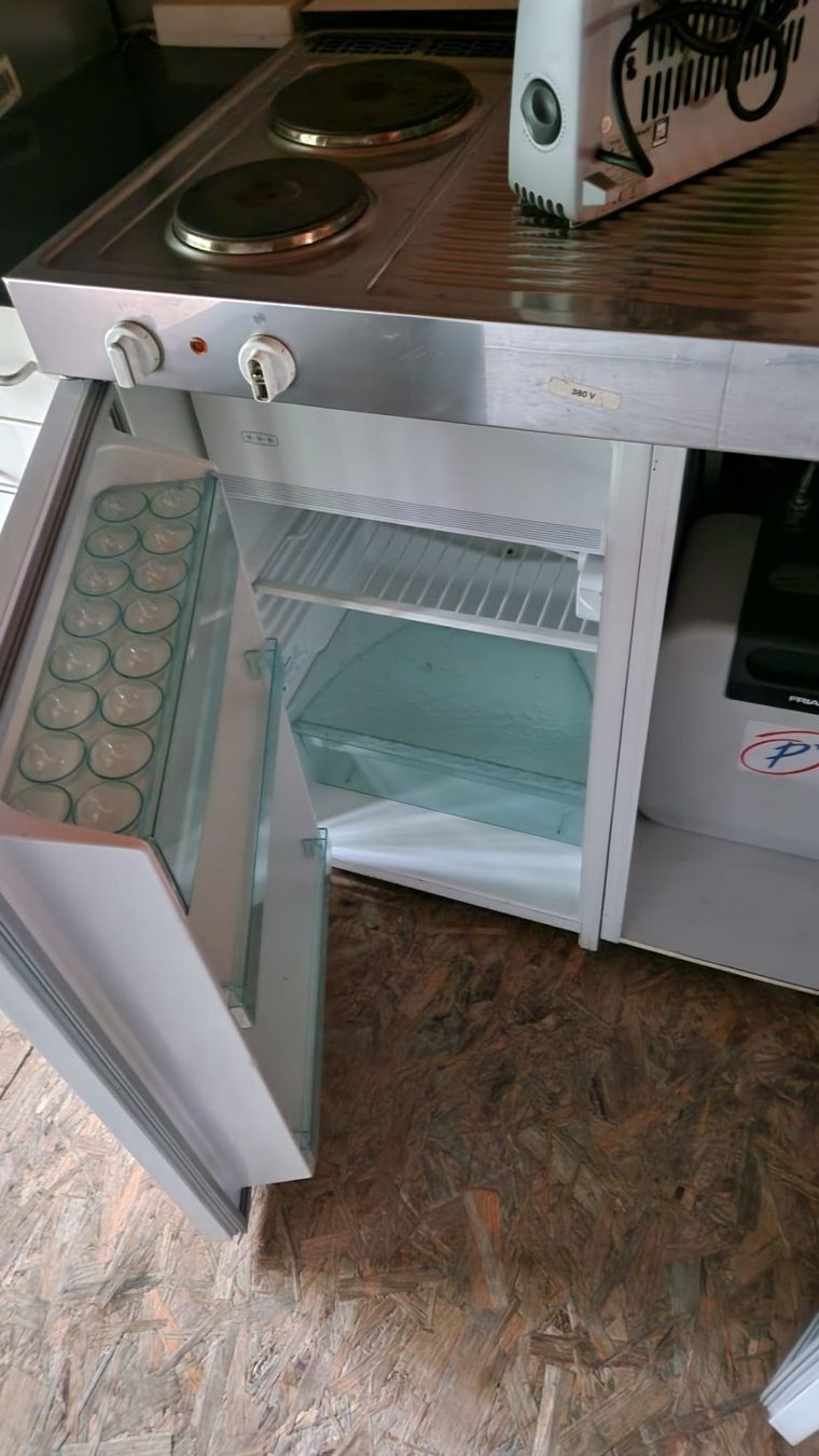 Cucine complete: Küchenmöbel -2 Kochplatten- Durchlauferhitzer warm Wasser – Usato da Münchenbuchsee venduto da rut_8zhz 6