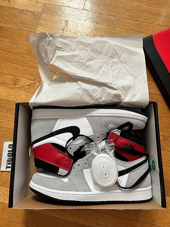 Jordan Scarpe da uomo: Jordan 1 Retro High Light Smoke Grey US9.5/EU43 – Nuovo e nell'imballaggio originale da Chur venduto da Shabu7000 2