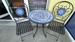 Metall Bistrotisch mit 2 Stuehlen Mosaik Verzierungen