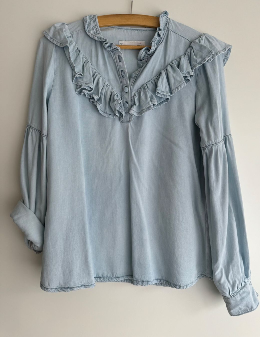 Blusen: Jeansbluse von motivi, Grösse 36 – Gebraucht aus Bachenbülach von Elcomaster