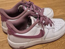 Nike Air Force 1 Sneaker Gr.33.5 in Lila-Weiss Top Zustand
