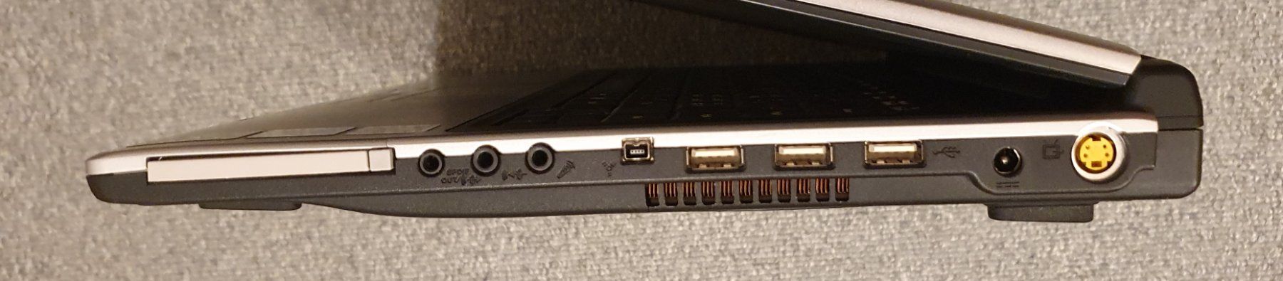 Fujitsu Notebooks: Fujitsu Amilo M1425, Antix Linux, mit Netzteil, beschädigt – Gebraucht aus Winterthur von E-Frosch 3