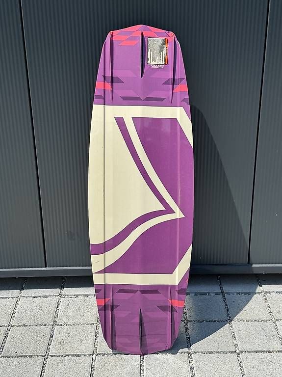 Surfboards & Schwimmbrette: Wakeboard Liquid Force 136cm + Fixations Liquid Force – Gebraucht aus Fully von tho_ld9n 2