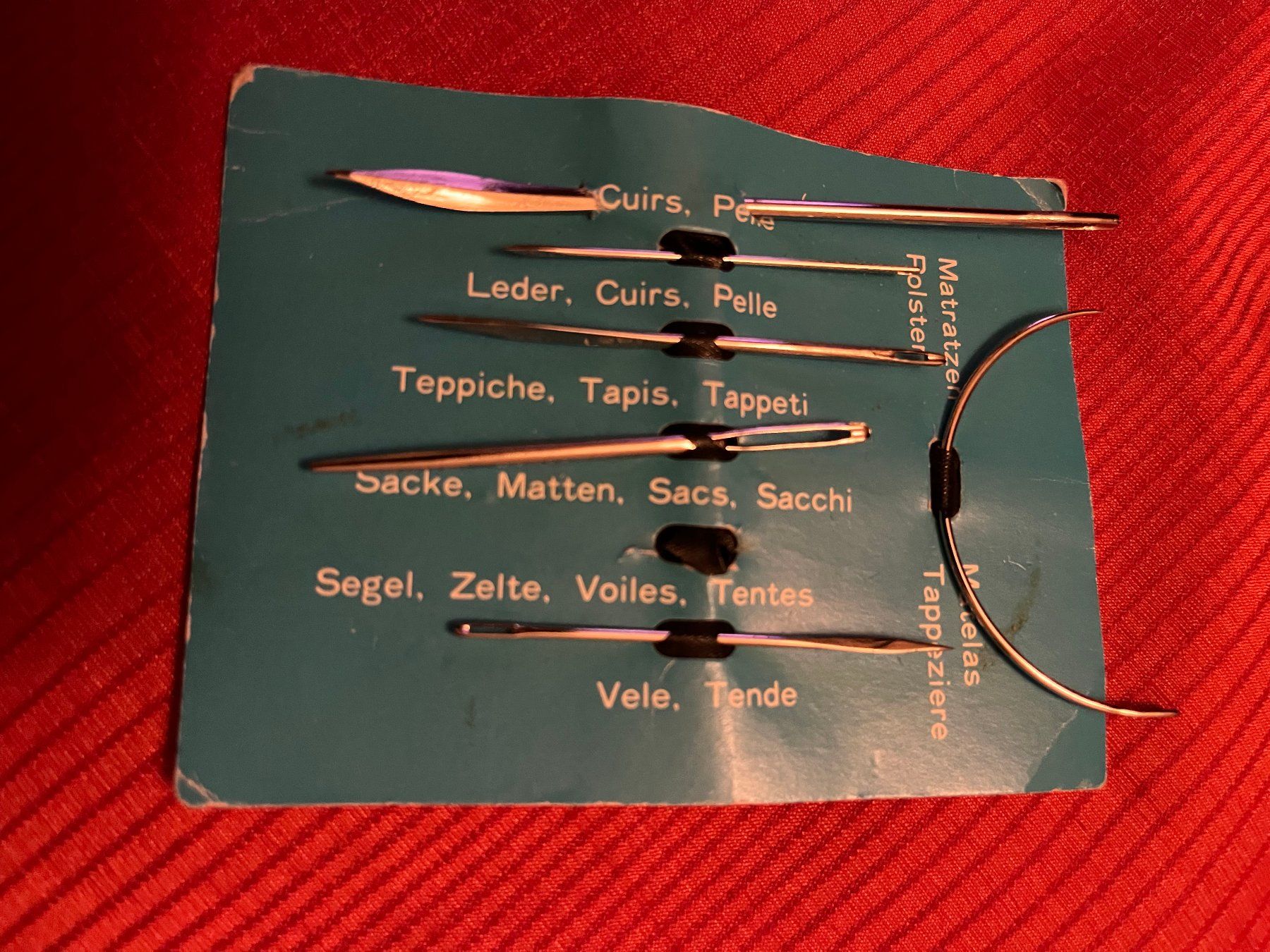 Bottoni: Lot de bottons anciens, élastiques, aiguilles, etc – Usato da Genève venduto da Donnet2 3