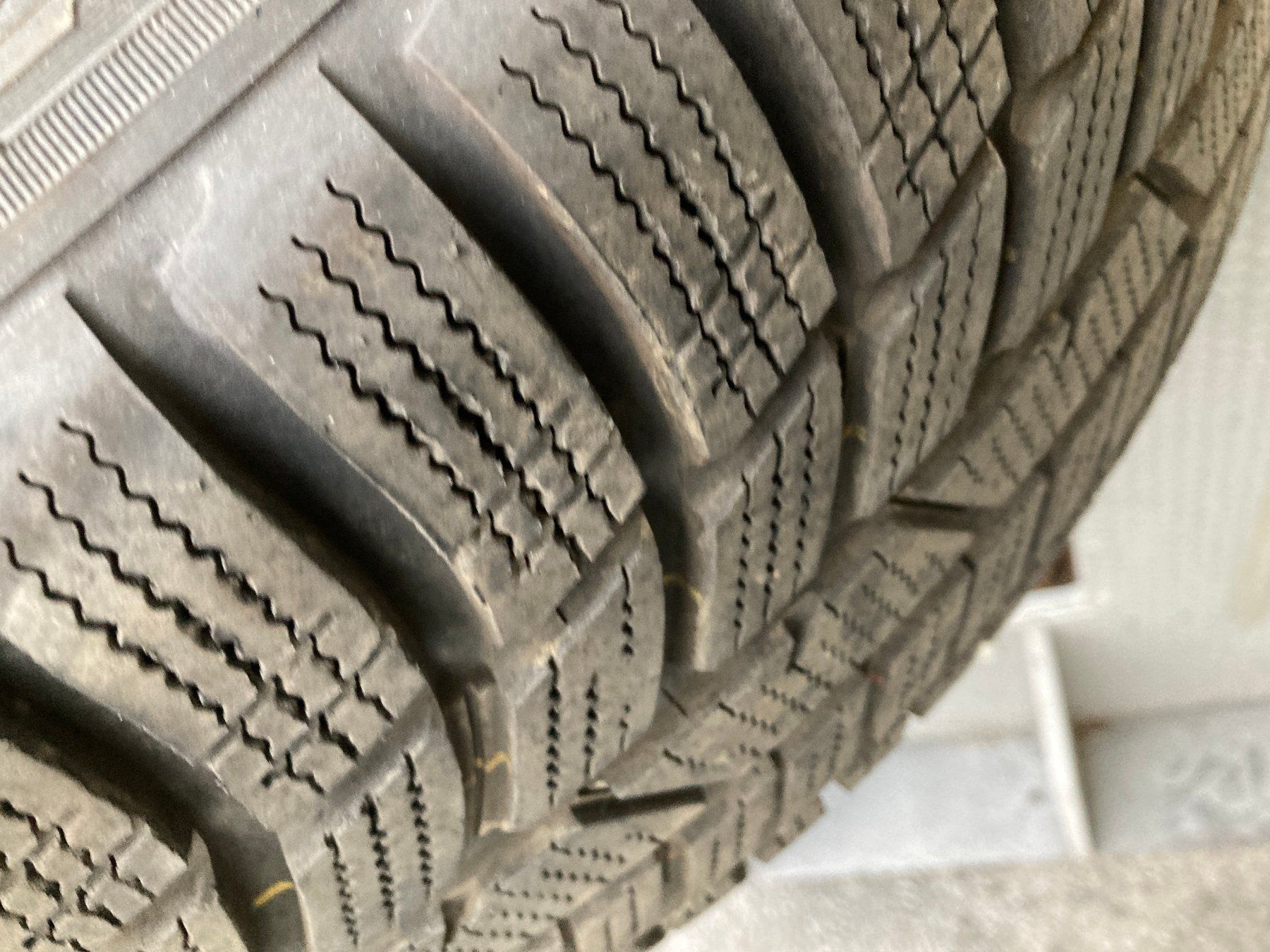 Toyo Pneumatici & Ruote complete: 245/45R20 Winterpneu – Usato da Cham venduto da WB2223 3