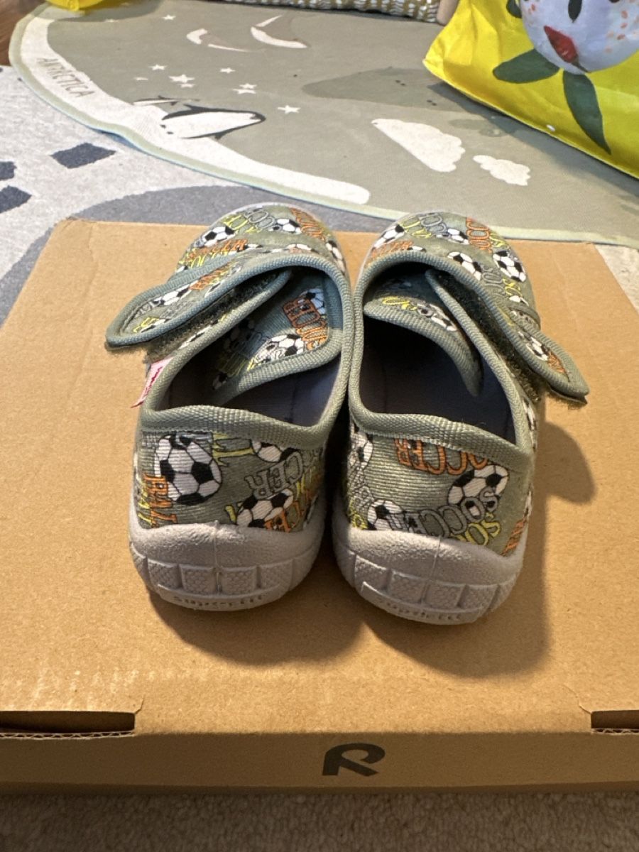 Superfit Scarpe per ragazzi: Hausschuhe kindergarten schuhe grösse 26 – Usato da Zermatt venduto da katytesunshine 1