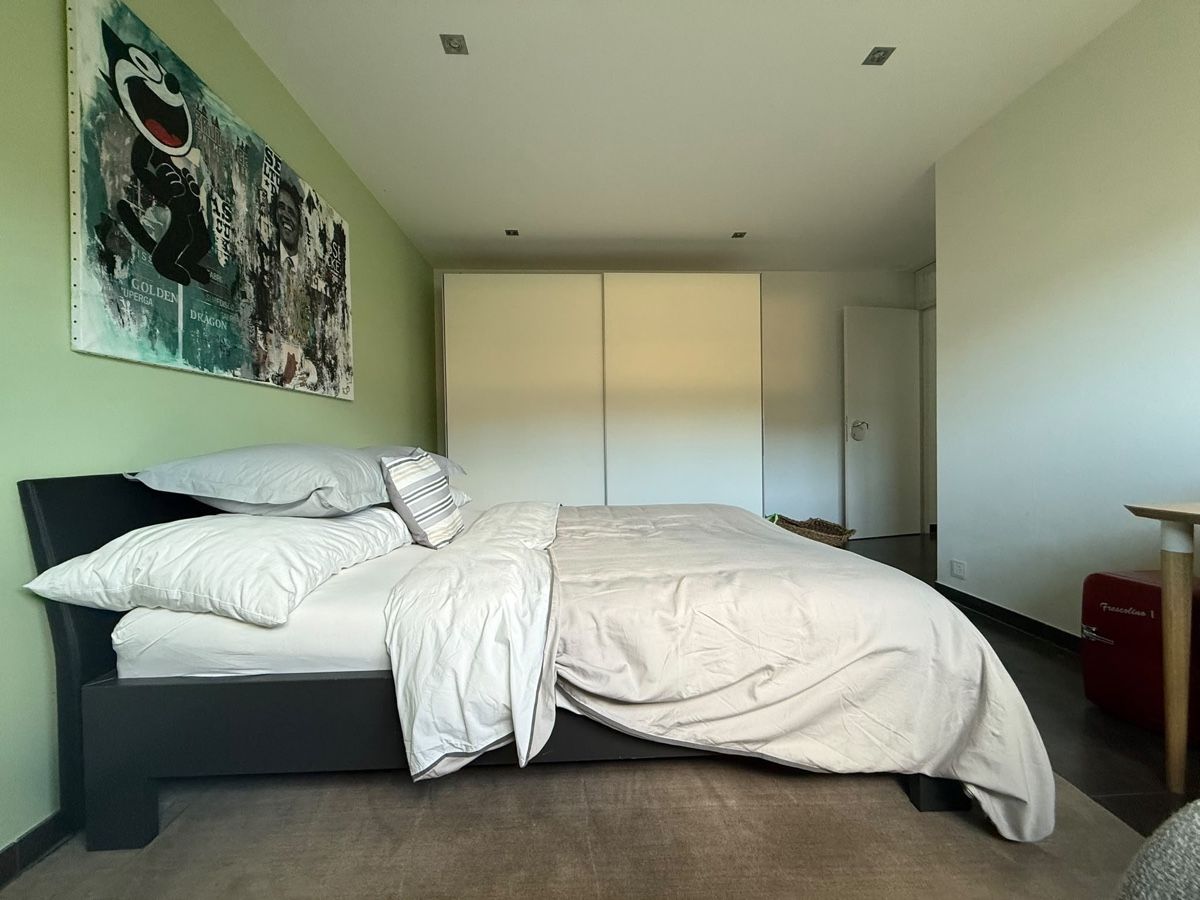 Letti: Chic faux leather bed with mattress – Usato da La Conversion venduto da chi_td5v