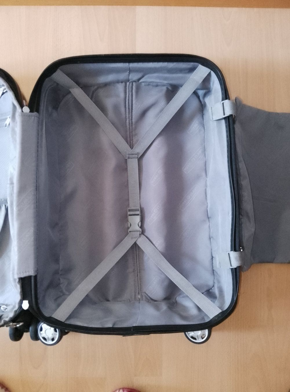 Valigie: Valise cabine à roulettes – Usato da Dombresson venduto da sev_bsb8 6
