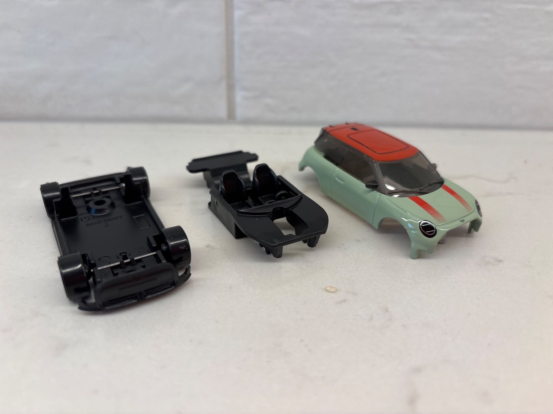 Hot Wheels Modellautos: Hotwheels Mini Cooper E test usine non rivetée 1/64 – Neu (gemäss Beschreibung) aus Gollion von Hampton 2