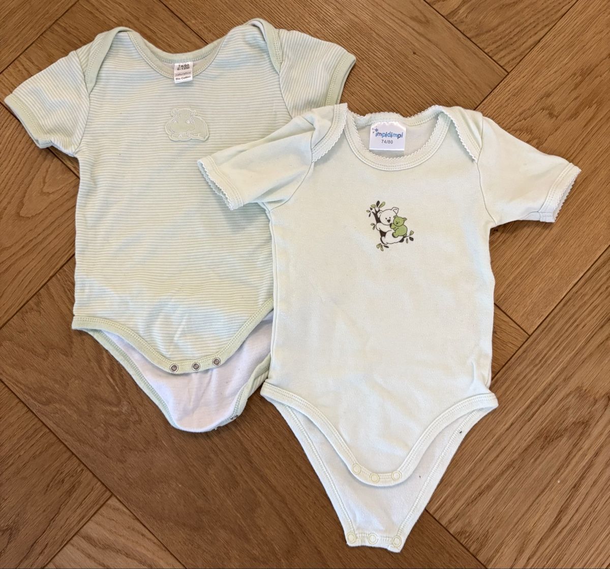 Lotti & Set di vestiti: 2 hellgrüne Kurzarmbodies 74/80 – Usato da Langnau am Albis venduto da SaskiaR01